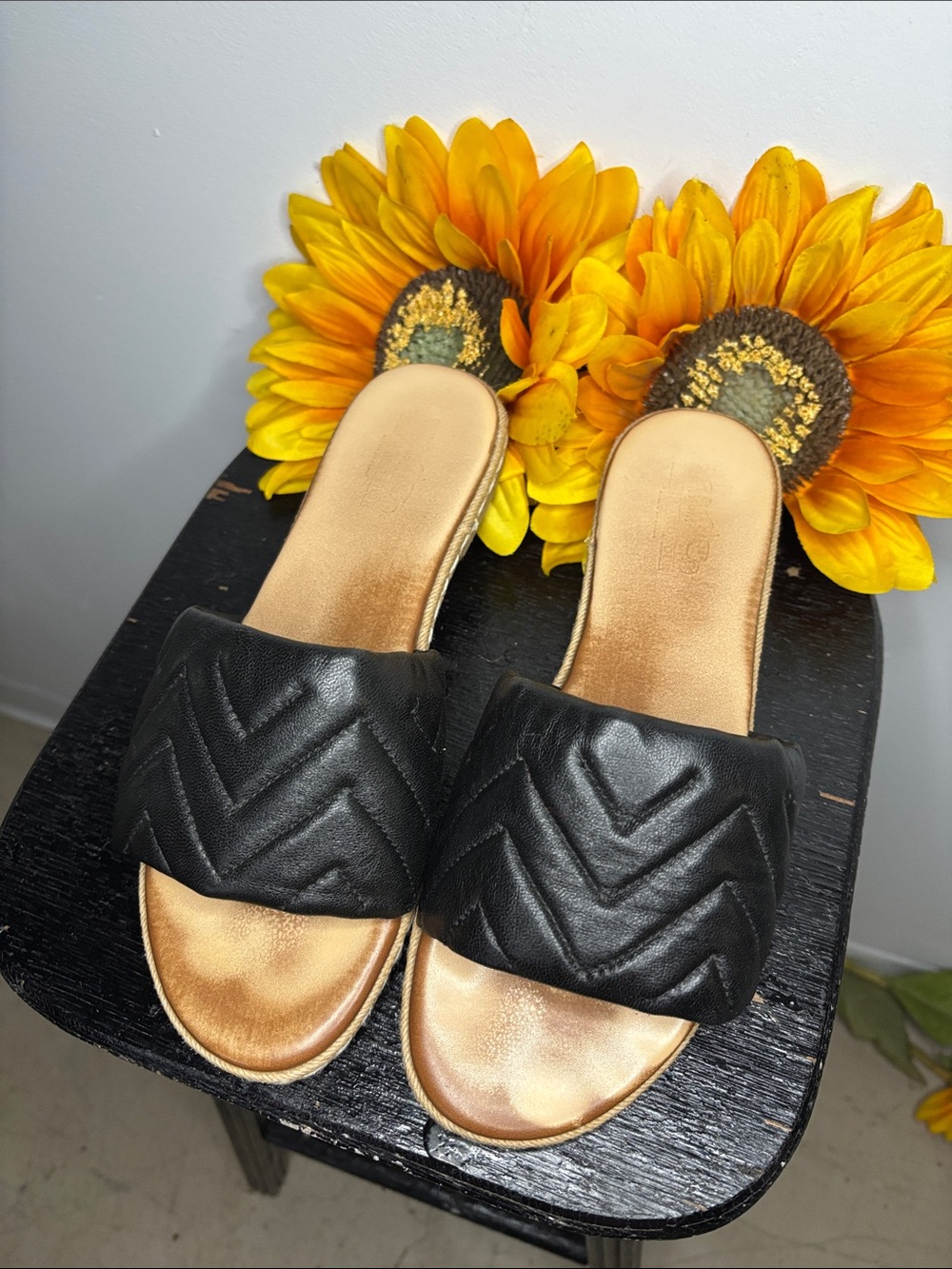 Coach and Four Black Quilted Slide Sandals Size 8.5